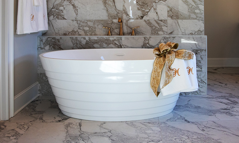Holiday House Tour - Building Dimensions - Tub Holiday House Tour - Building Dimensions - Tub